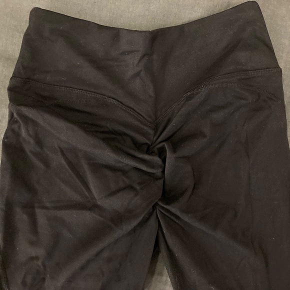 V Cross Waisted Leggings - Picture 7 of 8